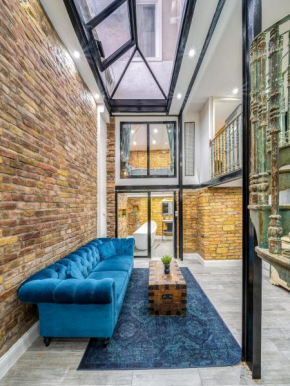 City Center Loft Haven: Modern Elegance